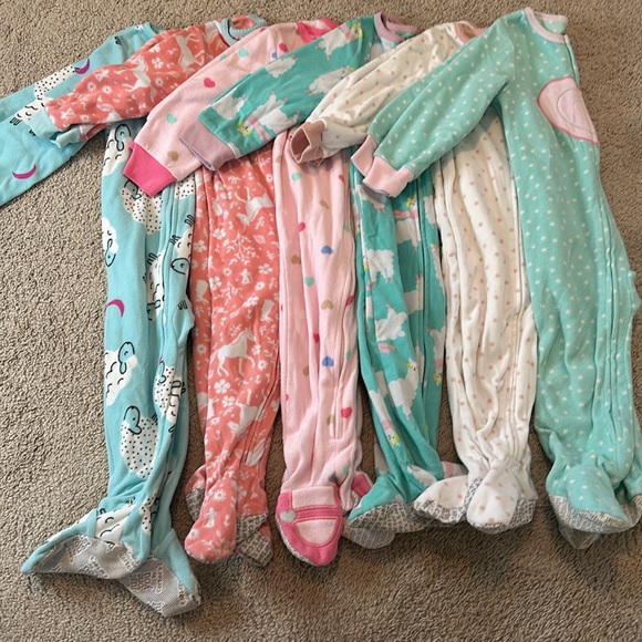 6 Fleece Footed Sleepers - Picture 2 of 5